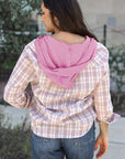 Veste-chemise ample à capuche boutonnée à imprimé à carreaux roses