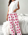 Ensemble de détente avec débardeur à volants rose et pantalon à imprimé cœur