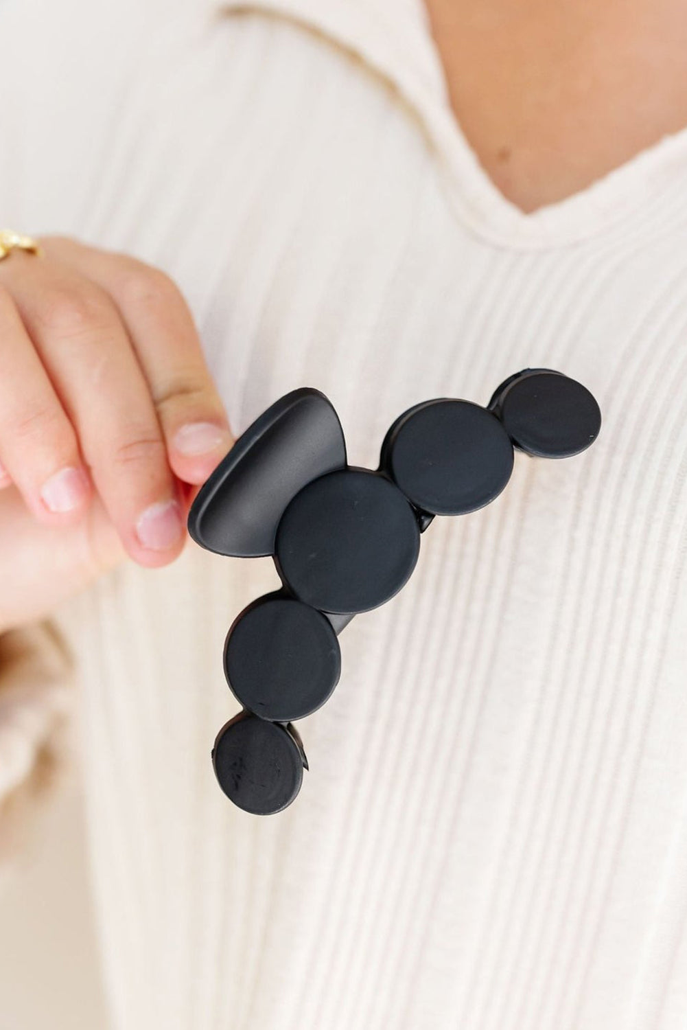 Black Minimalist Five Circles Frosted Hair Claw Clip - Toi ‘n’ Moi Ltd