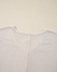 Haut ample à col en V et fentes latérales en tricot gaufré blanc