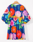 Robe babydoll bleu foncé à imprimé floral et col fendu