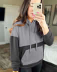 Sweat à capuche gris texturé à blocs de couleurs avec poche kangourou et épaules tombantes