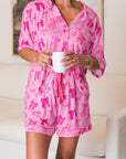 Set pigiama con camicia a maniche corte e pantaloncini con stampa fiocco rosa