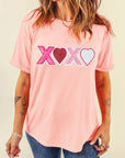 T-shirt de Saint-Valentin à patch graphique avec cœur à paillettes roses XOXO