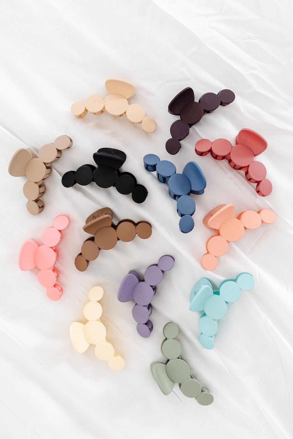 Black Minimalist Five Circles Frosted Hair Claw Clip - Toi ‘n’ Moi Ltd