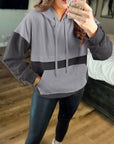 Sweat à capuche gris texturé à blocs de couleurs avec poche kangourou et épaules tombantes