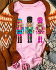 Sweat-shirt de Noël rose à épaules tombantes et imprimé casse-noisette mignon