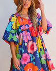 Robe babydoll bleu foncé à imprimé floral et col fendu