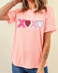 T-shirt de Saint-Valentin à patch graphique avec cœur à paillettes roses XOXO