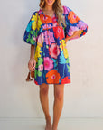 Robe babydoll bleu foncé à imprimé floral et col fendu