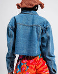 Giacca in denim corta con orlo grezzo in lavaggio medio