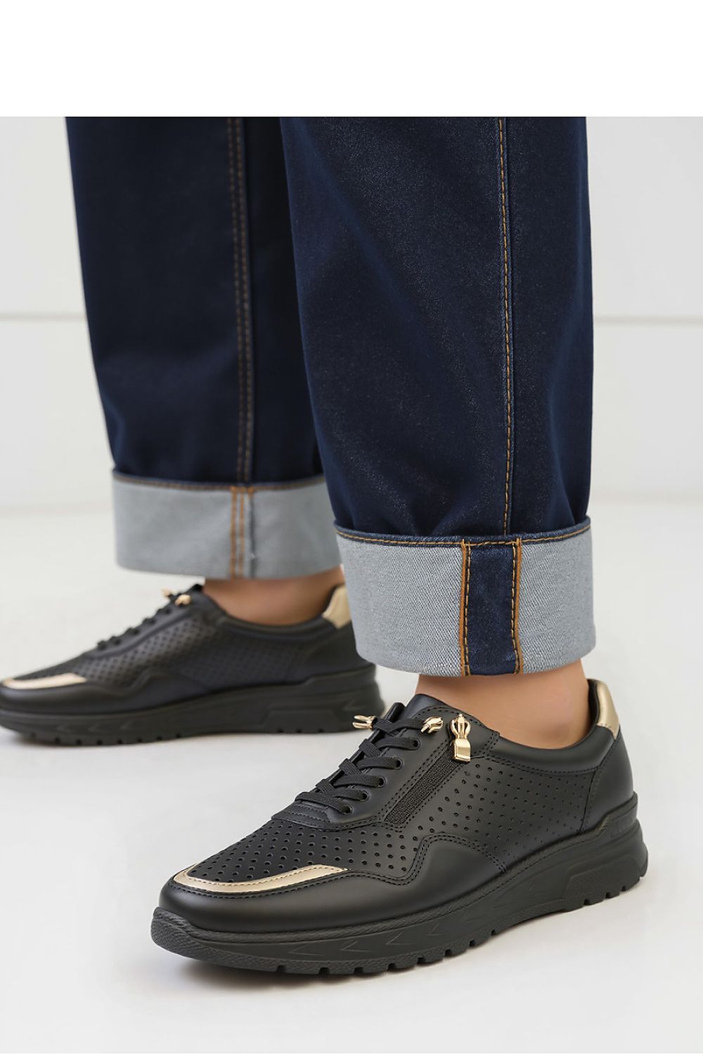 Sport Shoes model 210201 Inello