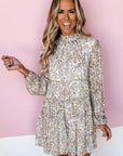 Robe courte à volants et col montant froncé à imprimé floral vert
