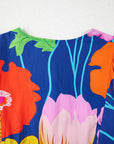 Robe babydoll bleu foncé à imprimé floral et col fendu