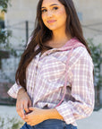 Veste-chemise ample à capuche boutonnée à imprimé à carreaux roses
