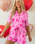 Set pigiama con camicia a maniche corte e pantaloncini con stampa fiocco rosa