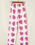 Ensemble de détente avec débardeur à volants rose et pantalon à imprimé cœur