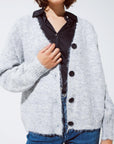 Cardigan gris à col en V profond avec détails en dentelle