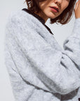 Cardigan gris à col en V profond avec détails en dentelle