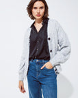 Cardigan gris à col en V profond avec détails en dentelle