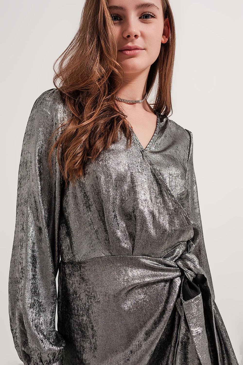 Mini-robe nouée sur le devant en argent