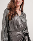 Mini-robe nouée sur le devant en argent