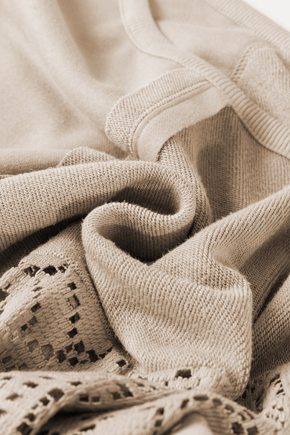 Sweat-shirt en tricot parcheminé avec bordure côtelée et coutures apparentes