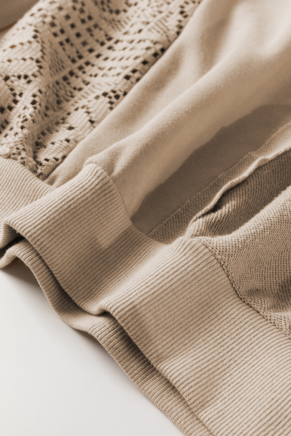 Sweat-shirt en tricot parcheminé avec bordure côtelée et coutures apparentes