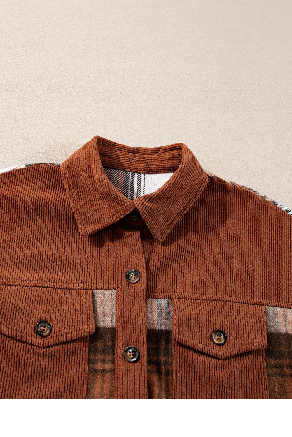 Veste-chemise patchwork en velours côtelé à carreaux cannelle avec poche poitrine