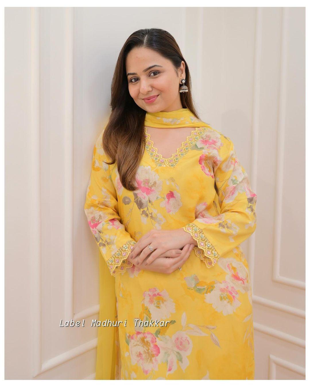 Pakistani Style Pure Cotton Suits – Printed Straight Long Kurti with Pant & Dupatta Set | Comfortable Cotton Salwar Kameez for Women - Toi ‘n’ Moi Ltd