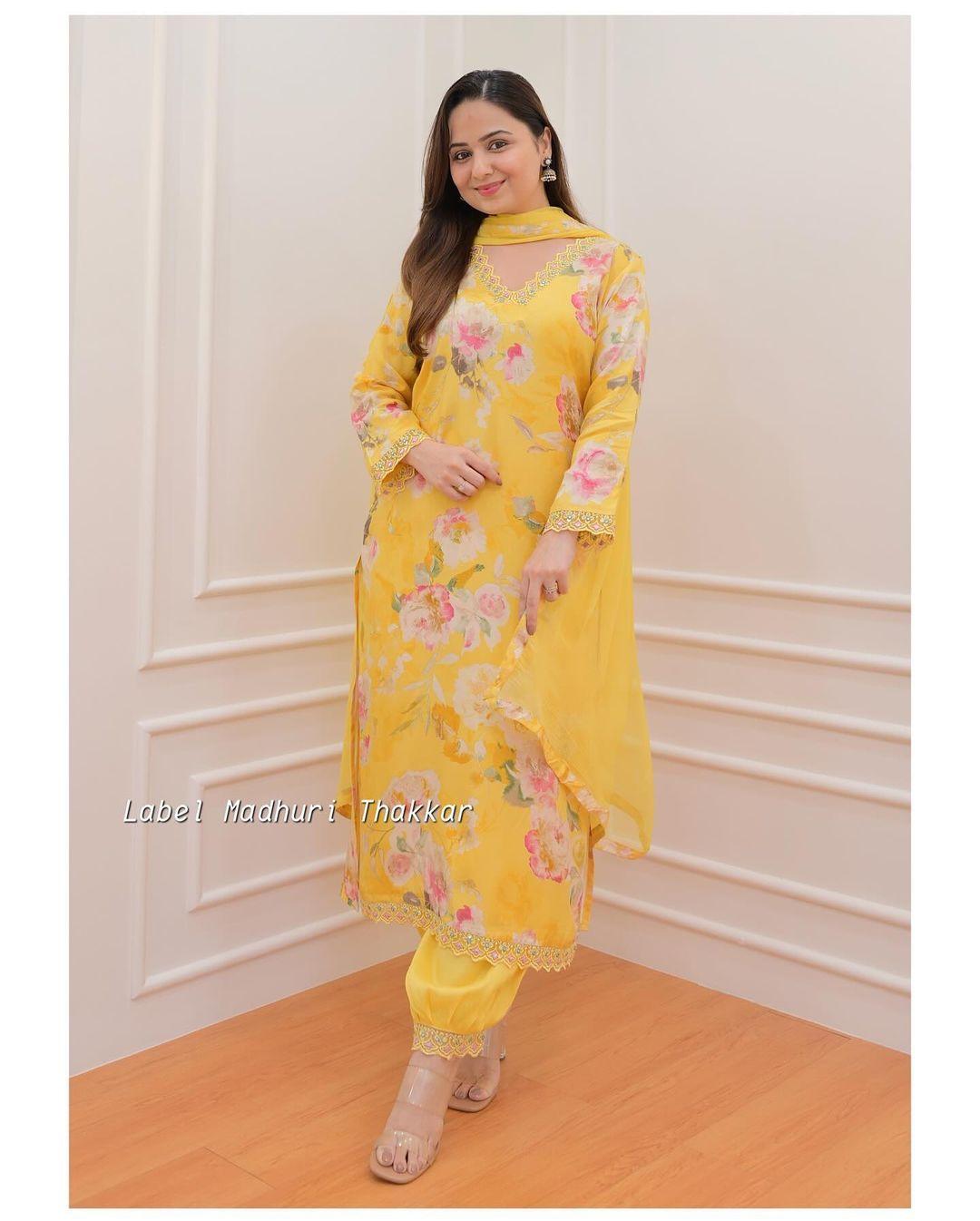Pakistani Style Pure Cotton Suits – Printed Straight Long Kurti with Pant & Dupatta Set | Comfortable Cotton Salwar Kameez for Women - Toi ‘n’ Moi Ltd