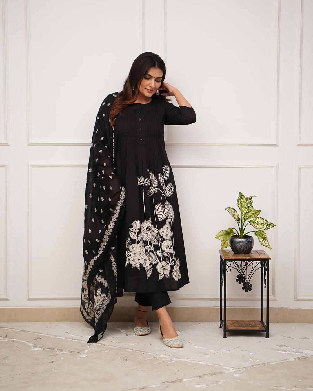 Elegant Indian Suit for Women – Readymade Salwar Kameez with Cotton Kurti, Pant, Dupatta &amp; Blouse | Wedding Tunic, Sharara &amp; Scarf Set - Toi ‘n’ Moi Ltd