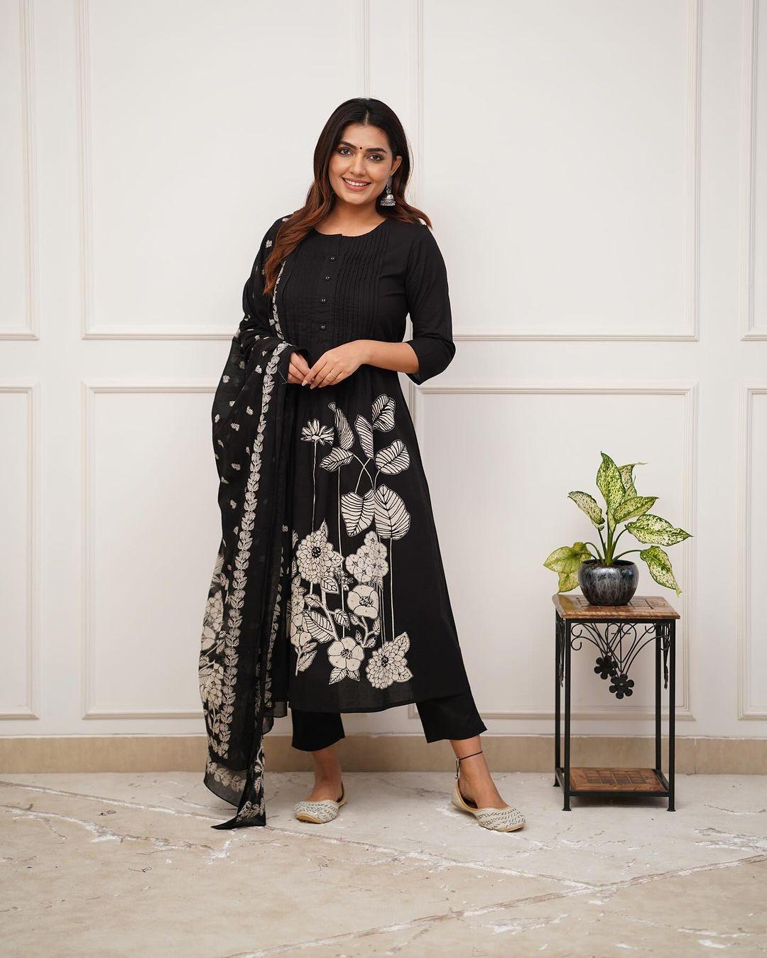 Elegant Indian Suit for Women – Readymade Salwar Kameez with Cotton Kurti, Pant, Dupatta &amp; Blouse | Wedding Tunic, Sharara &amp; Scarf Set - Toi ‘n’ Moi Ltd