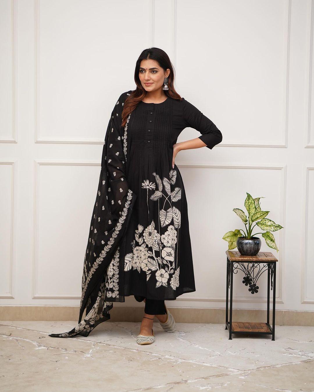 Elegant Indian Suit for Women – Readymade Salwar Kameez with Cotton Kurti, Pant, Dupatta &amp; Blouse | Wedding Tunic, Sharara &amp; Scarf Set - Toi ‘n’ Moi Ltd