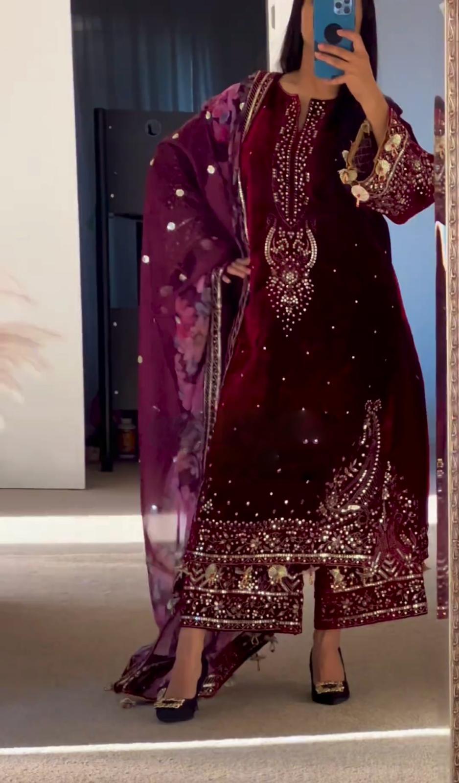 Luxurious Pakistani Velvet Dress – Elegant Indian Wedding Wear | Velvet Salwar Kameez & Pakistani Velvet Suits - Toi ‘n’ Moi Ltd