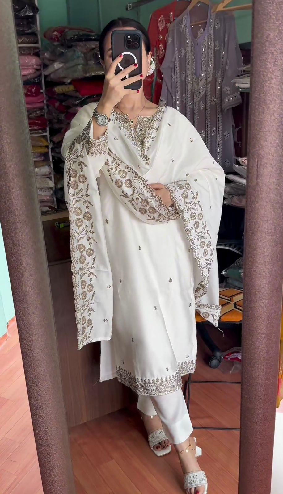 Elegant Salwar Kameez – Pakistani Wedding Dress with Heavy Handmade Embroidery | Eid Special Dress for a Glamorous Look - Toi ‘n’ Moi Ltd