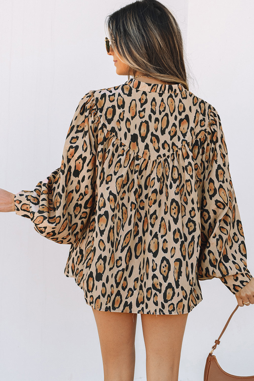 Chemise décontractée surdimensionnée à manches ballon et imprimé léopard beige clair