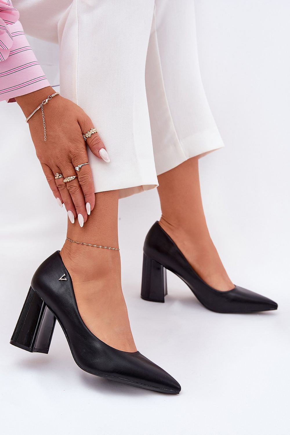 Block heel pumps model 209782 Step in style - Toi ‘n’ Moi Ltd